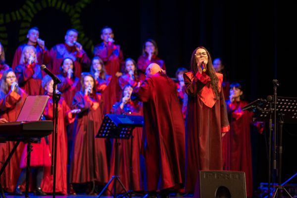 chor-gospel-foto-04F9A79AE7-348E-8E55-050D-75868977ED49.jpg